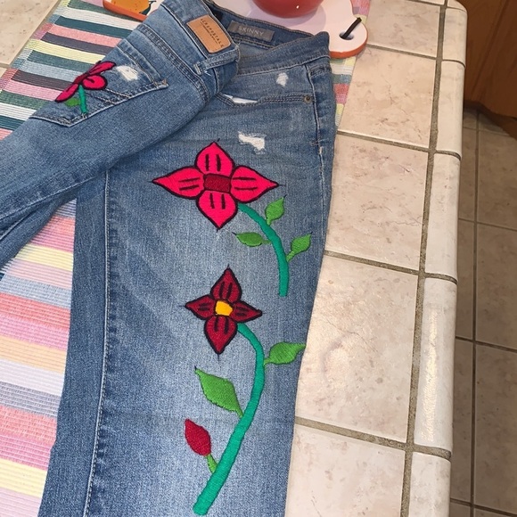 Aeropostal hand embroidered pants - Picture 6 of 12